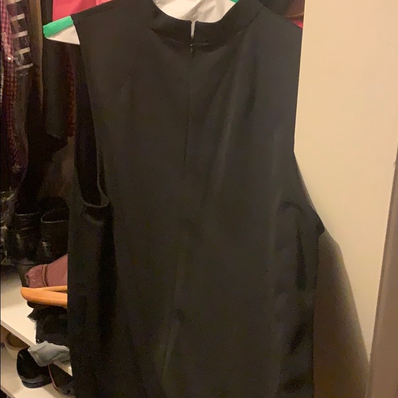 Ann Taylor sleeveless blouse - Picture 2 of 4